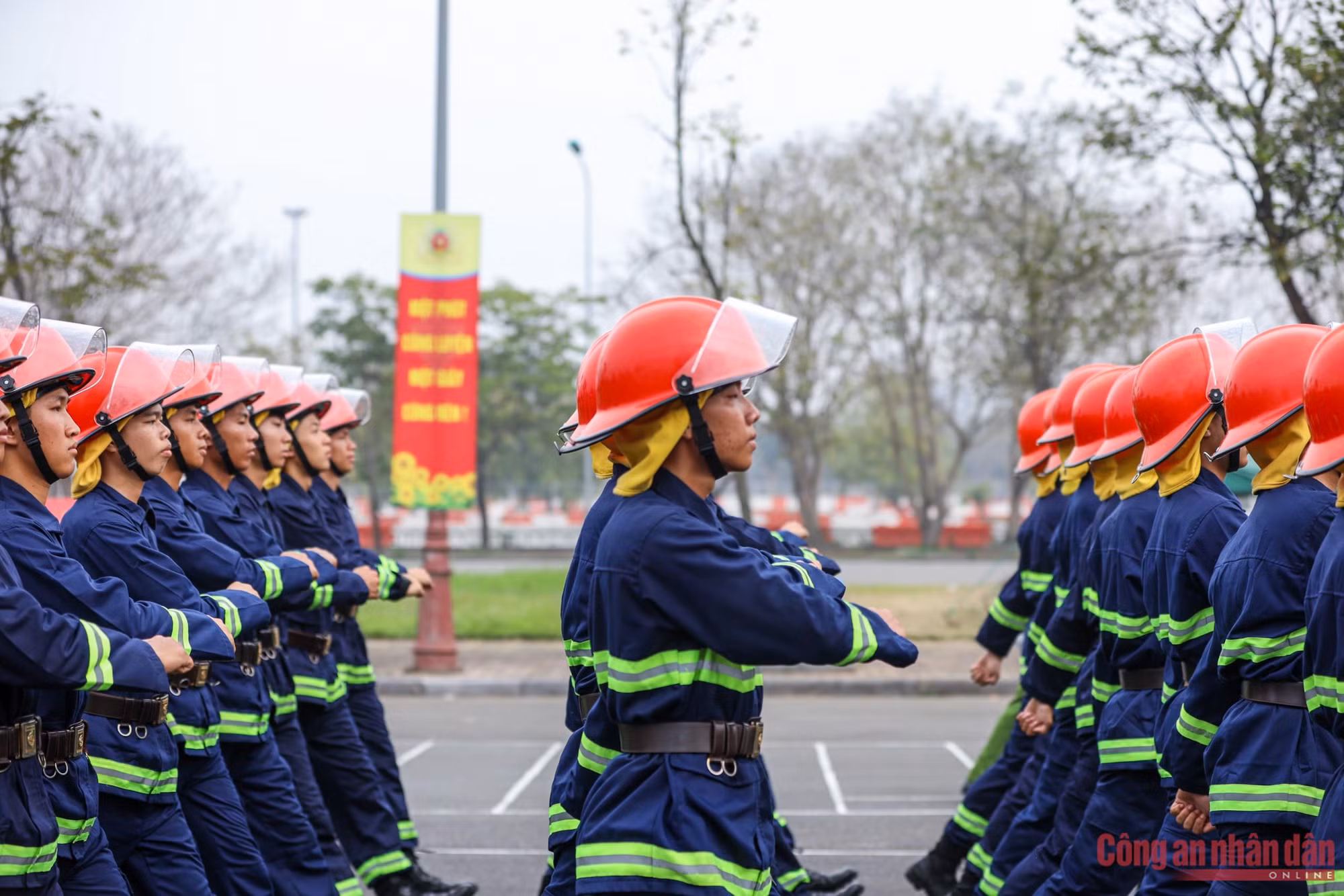 Xem các khối CAND huấn luyện diễu binh phục vụ Lễ kỷ niệm 70 năm Chiến thắng Điện Biên Phủ -6