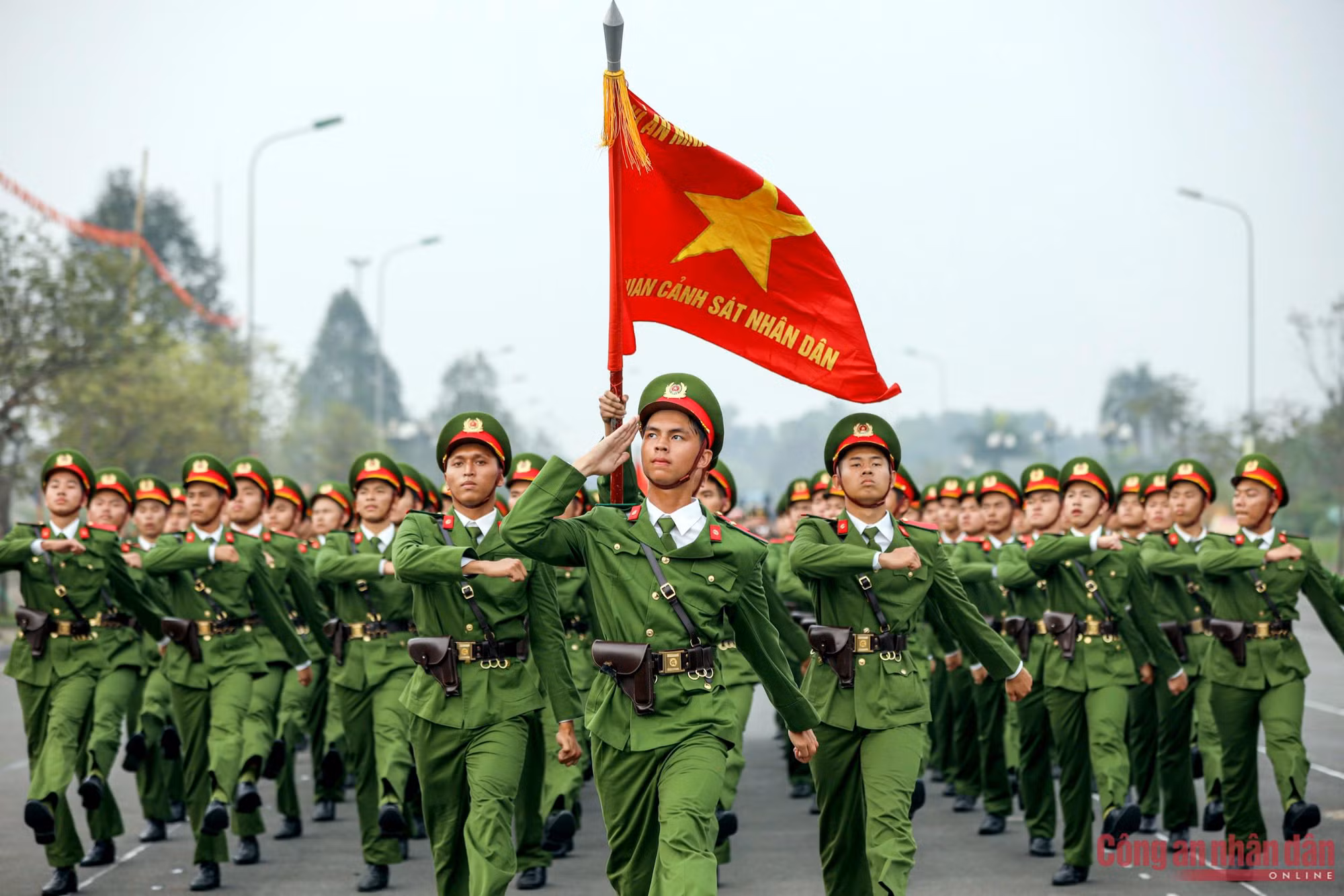 Xem các khối CAND huấn luyện diễu binh phục vụ Lễ kỷ niệm 70 năm Chiến thắng Điện Biên Phủ -0