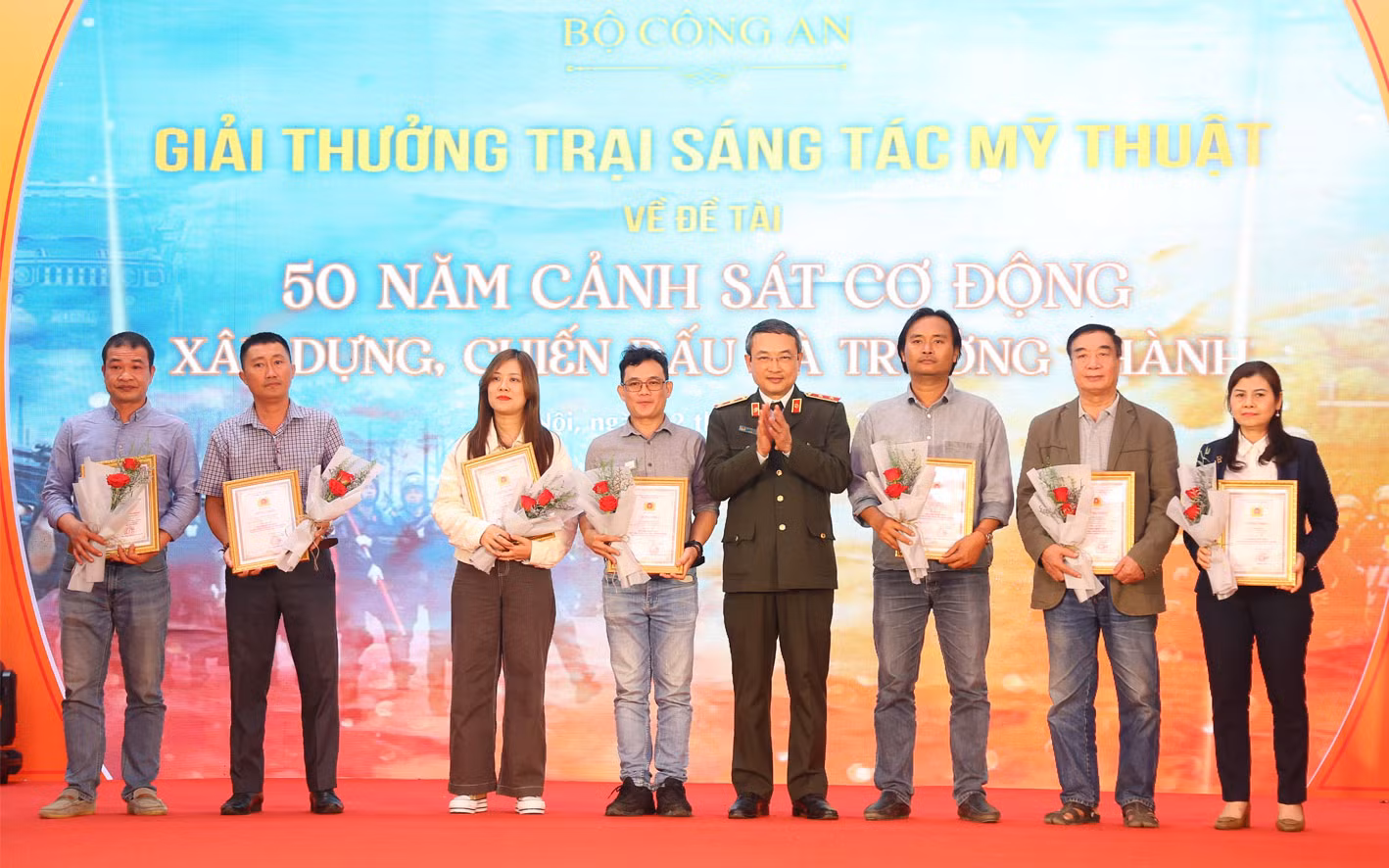 Trao giải nhiều cuộc thi, trại sáng tác và khai mạc triển lãm tranh, ảnh về Cảnh sát Cơ động -0