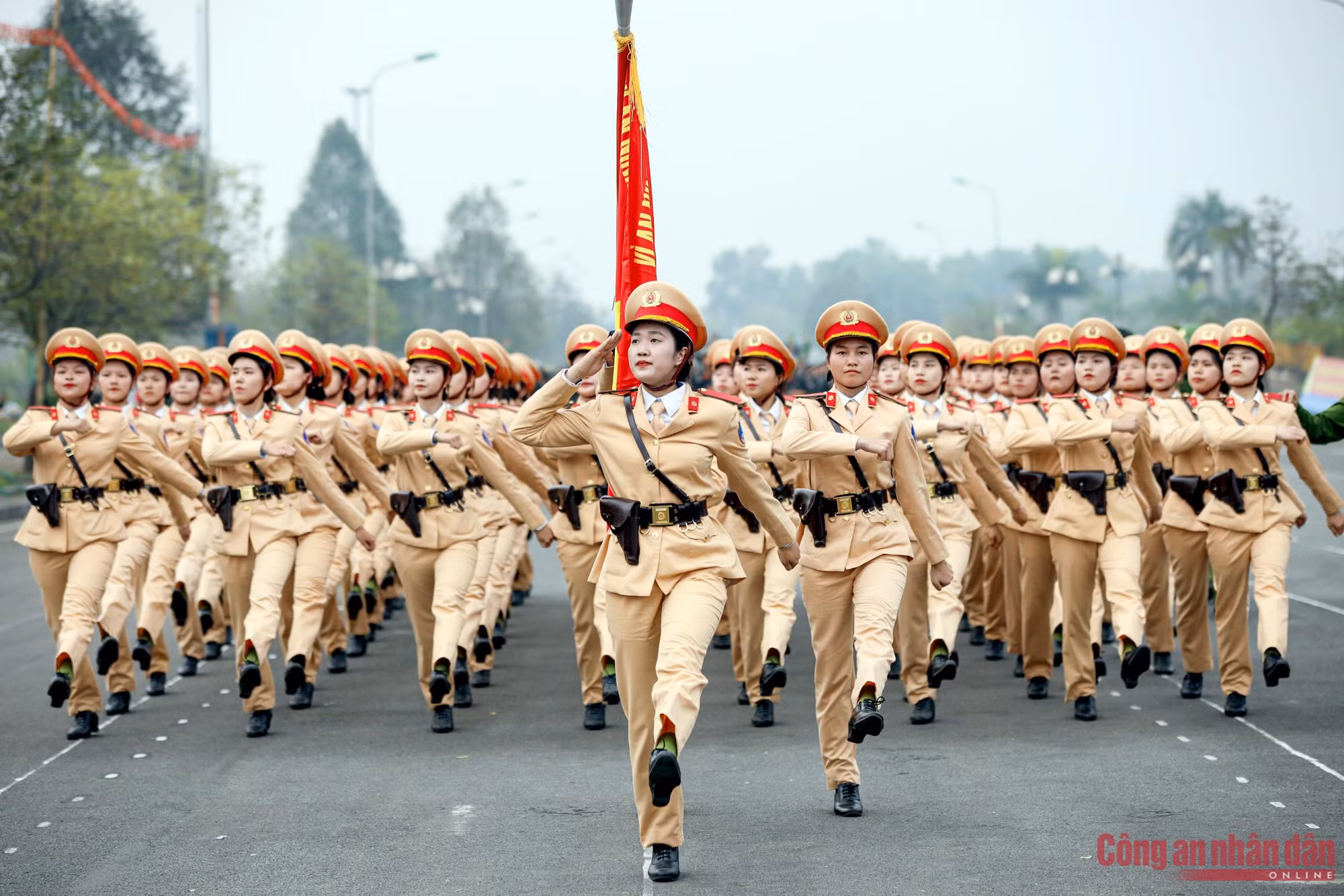 Xem các khối CAND huấn luyện diễu binh phục vụ Lễ kỷ niệm 70 năm Chiến thắng Điện Biên Phủ -2