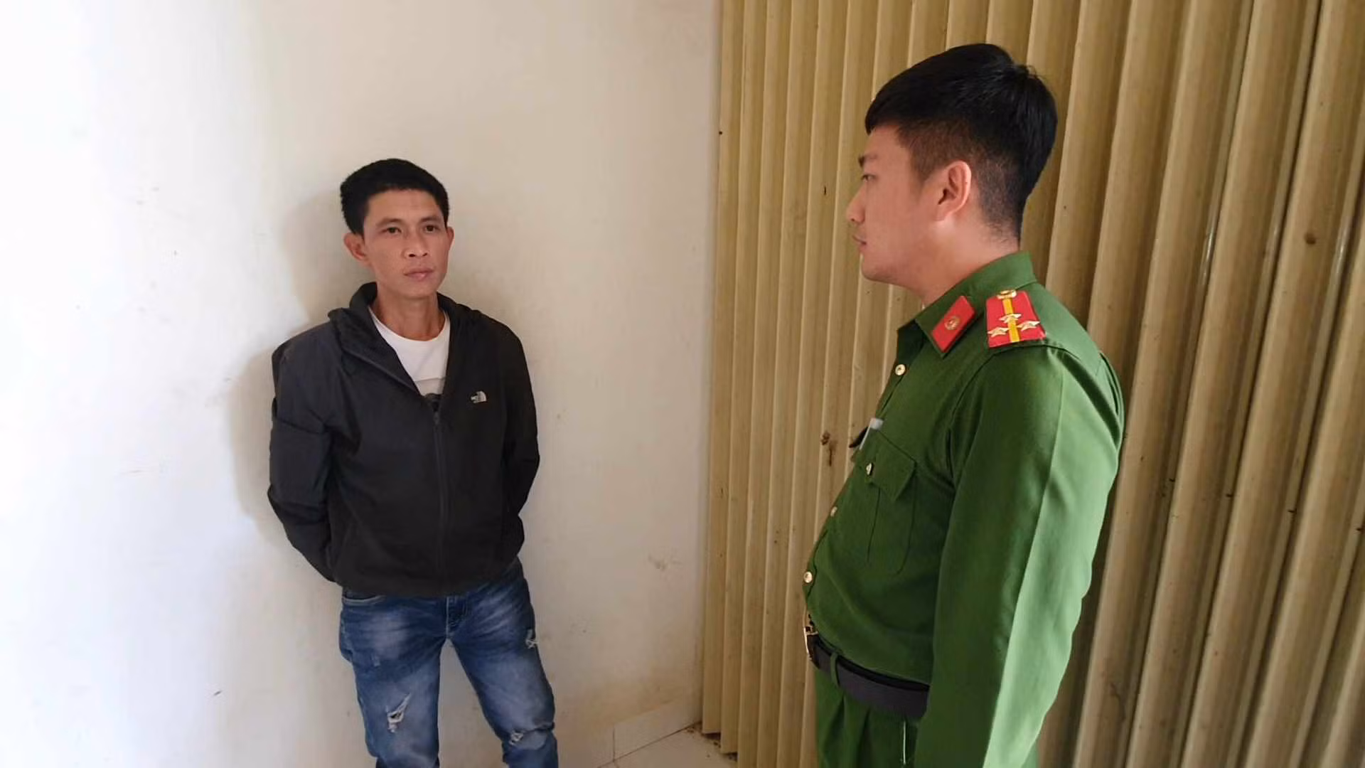 Bắt đối tượng mang nhiều tiền án đưa súng đi giải quyết mâu thuẫn -0
