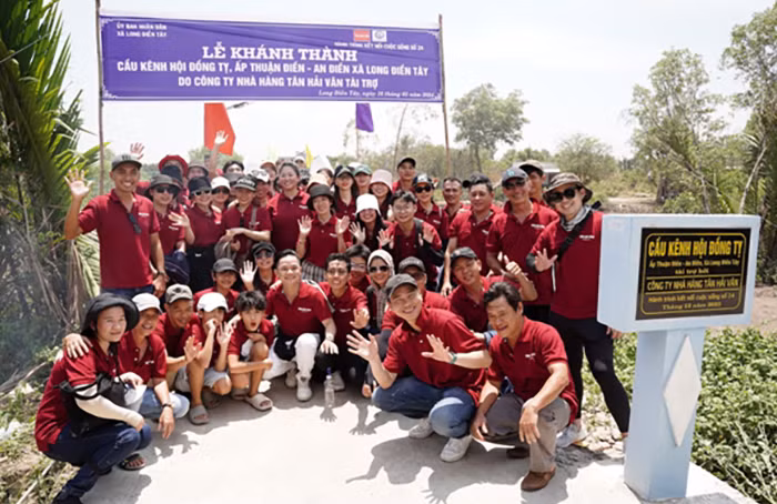 Nhà hàng Tân Hải Vân xây cầu nối yêu thương cho bà con ấp nghèo Bạc Liêu -0