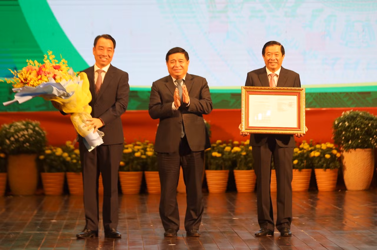 Thủ tướng Phạm Minh Chính dự Hội nghị Công bố Quy hoạch và xúc tiến đầu tư nông nghiệp, thương mại, du lịch tỉnh Vĩnh Long -0