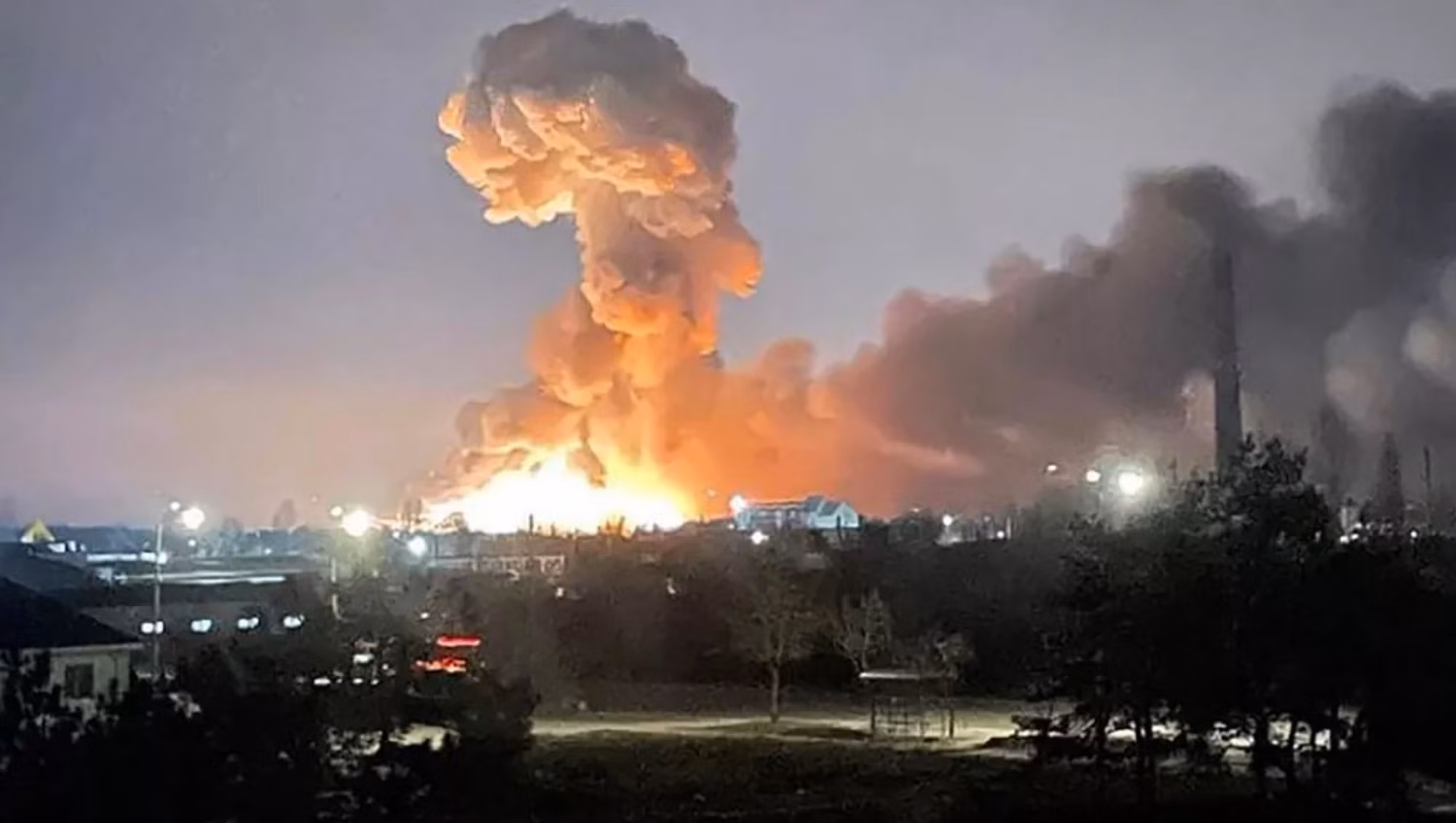 Ukraine tuyên bố hạ tên lửa Kinzhal Nga tập kích Kiev -0