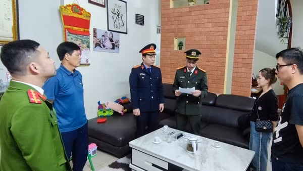 Khởi tố nữ giám đốc mua bán "khống" hóa đơn trị giá 730 tỷ đồng