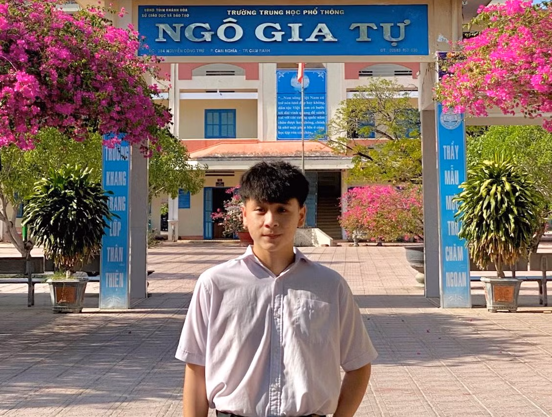 Tuyên dương hành động đẹp của nhân viên y tế và nam sinh trung học phổ thông -0
