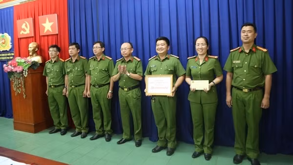 Xóa đường dây ma túy liên tỉnh, thu giữ 1 khẩu súng