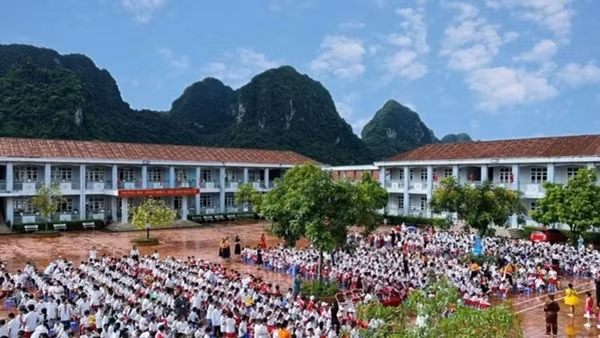 33 học sinh có biểu hiện ngộ độc sau bữa ăn bán trú