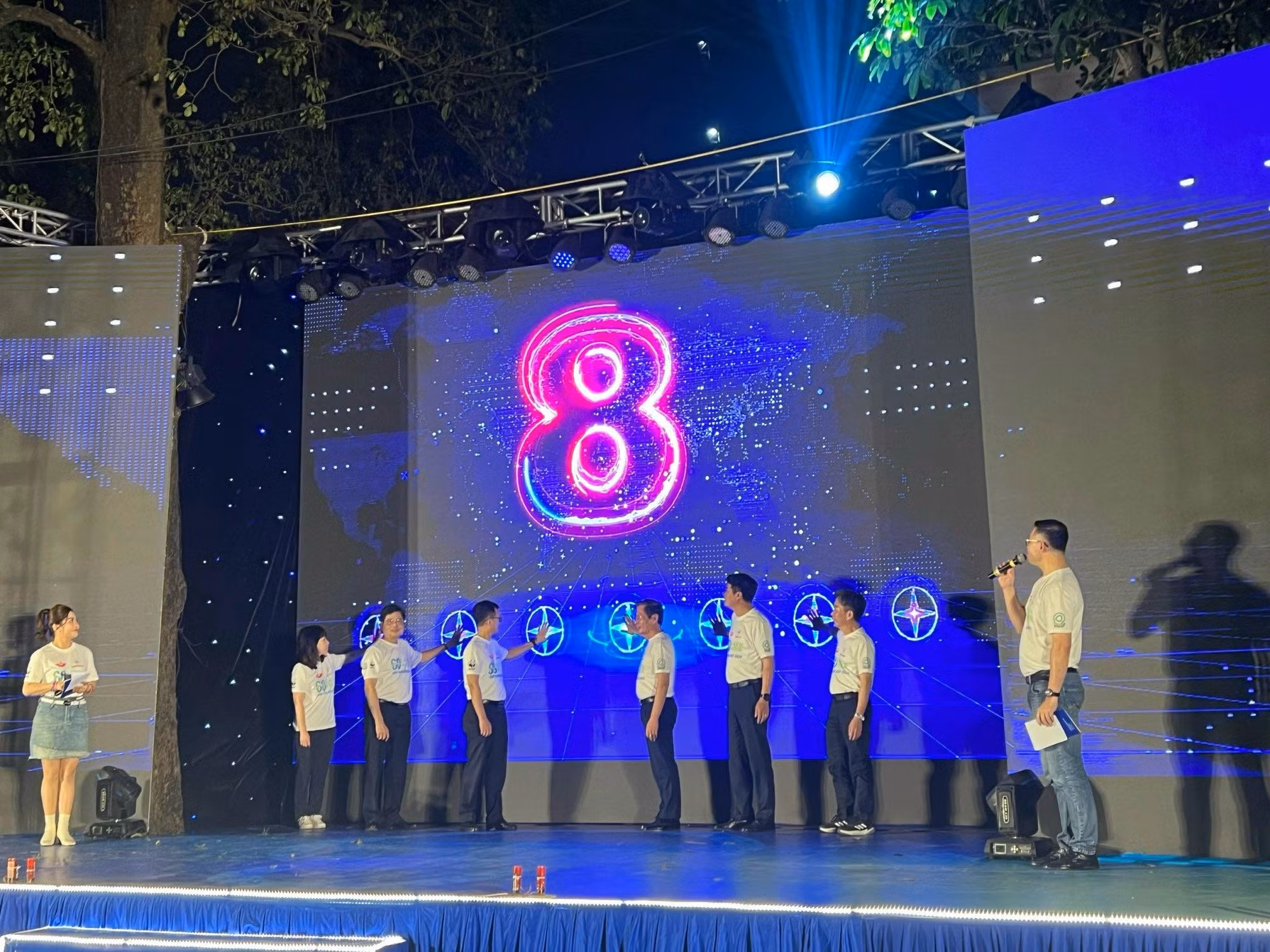 1 giờ tắt đèn, cả nước tiết kiệm được 858,9 triệu đồng -0