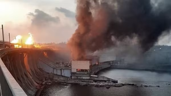 Nga tập kích, nhà máy thủy điện lớn nhất Ukraine cháy dữ dội