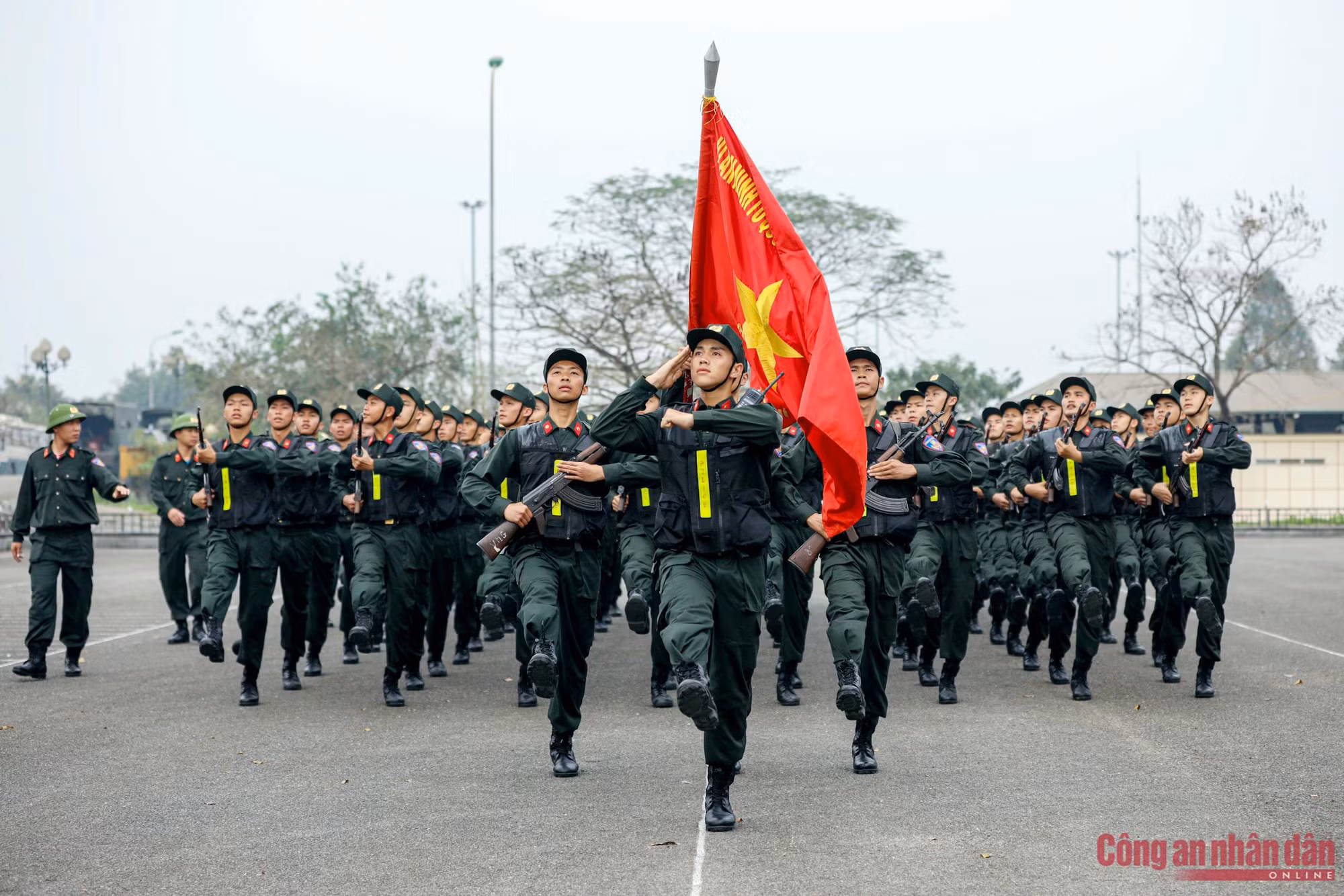 Xem các khối CAND huấn luyện diễu binh phục vụ Lễ kỷ niệm 70 năm Chiến thắng Điện Biên Phủ -4