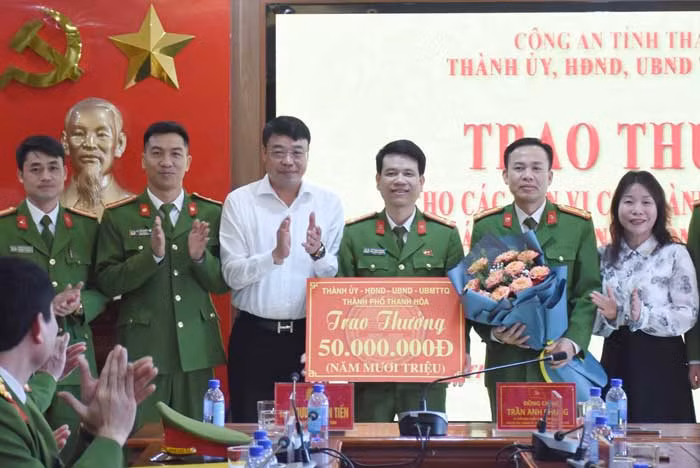 Săn “sói trắng” trong những ngày xuân -0
