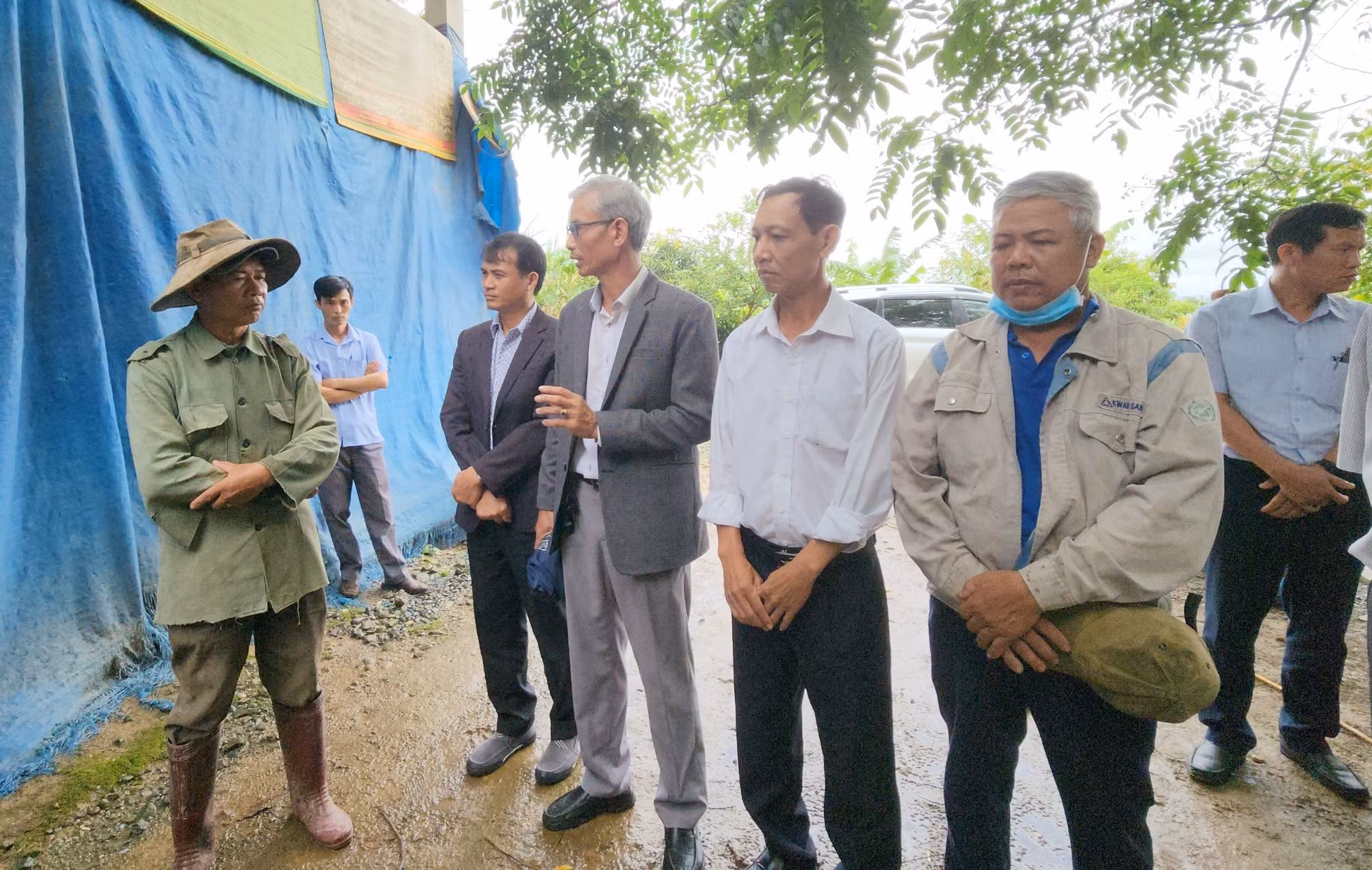 Chuyện nhà có 3 người điên -0