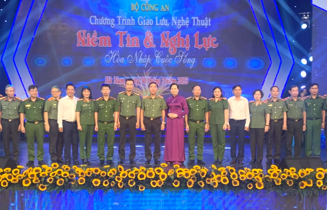 Tiếp thêm ước mơ và nghị lực cho những người có quá khứ lỗi lầm hoàn lương -0