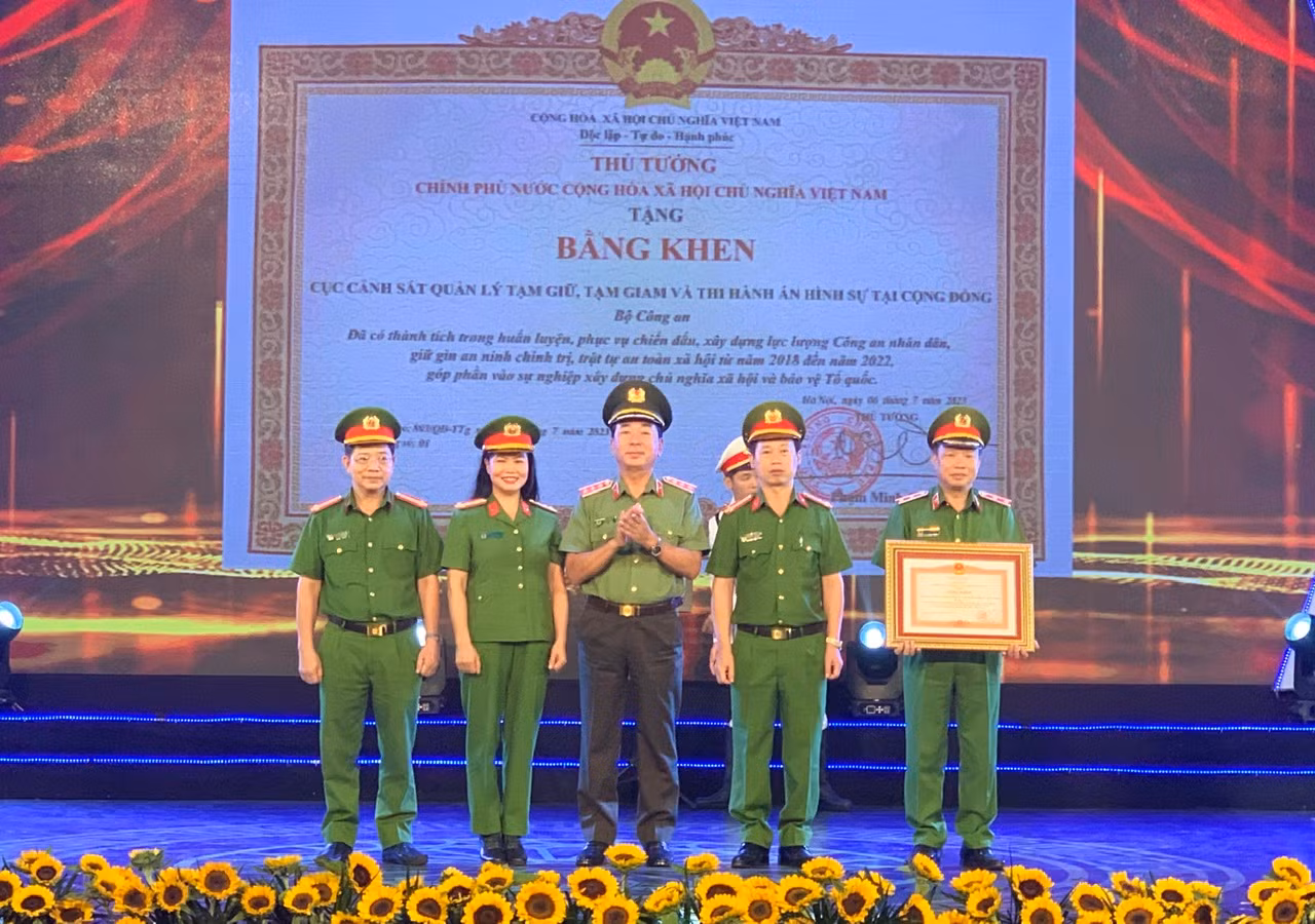 Tiếp thêm ước mơ và nghị lực cho những người có quá khứ lỗi lầm hoàn lương -0