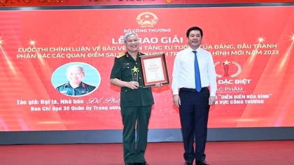 Bộ Công Thương trao giải cho 24 tác phẩm tham gia Cuộc thi chính luận về bảo vệ nền tảng tư tưởng của Đảng