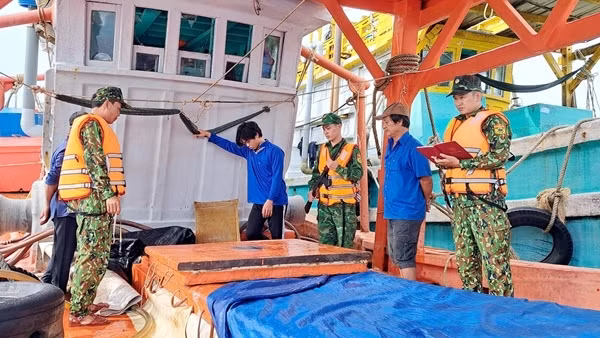 Tàu cá hoán đổi công năng để chở 50.000 lít dầu DO không rõ nguồn gốc