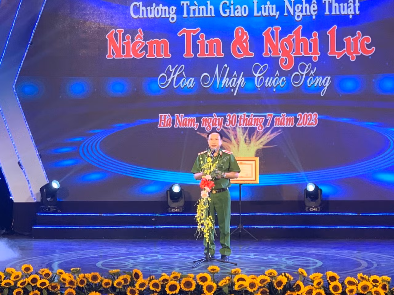 Tiếp thêm ước mơ và nghị lực cho những người có quá khứ lỗi lầm hoàn lương -0