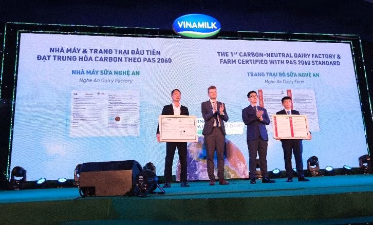 Vinamilk báo lãi tăng trưởng trở lại, nhận diện thương hiệu mới tạo ấn tượng -0