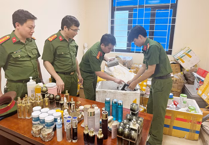 Triệt phá cơ sở sản xuất, buôn bán số lượng lớn mỹ phẩm giả -0