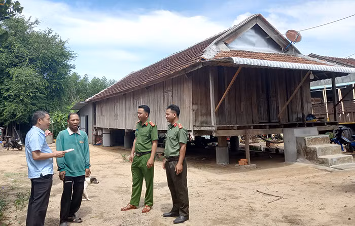 Quanh chuyện nhà sàn và bếp lửa của người Êđê ở Phú Yên -0