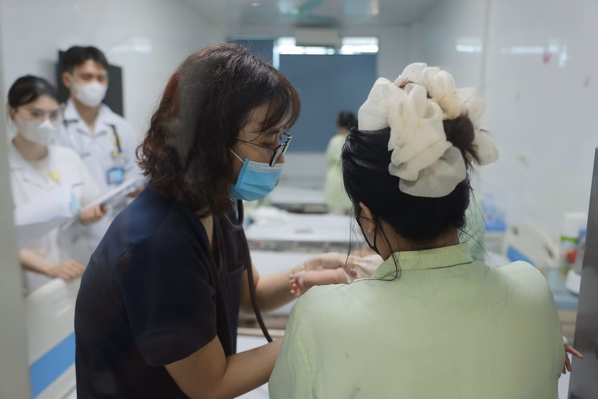 COVID-19, sốt xuất huyết, tay chân miệng gia tăng, Bộ Y tế chỉ đạo hoả tốc -0