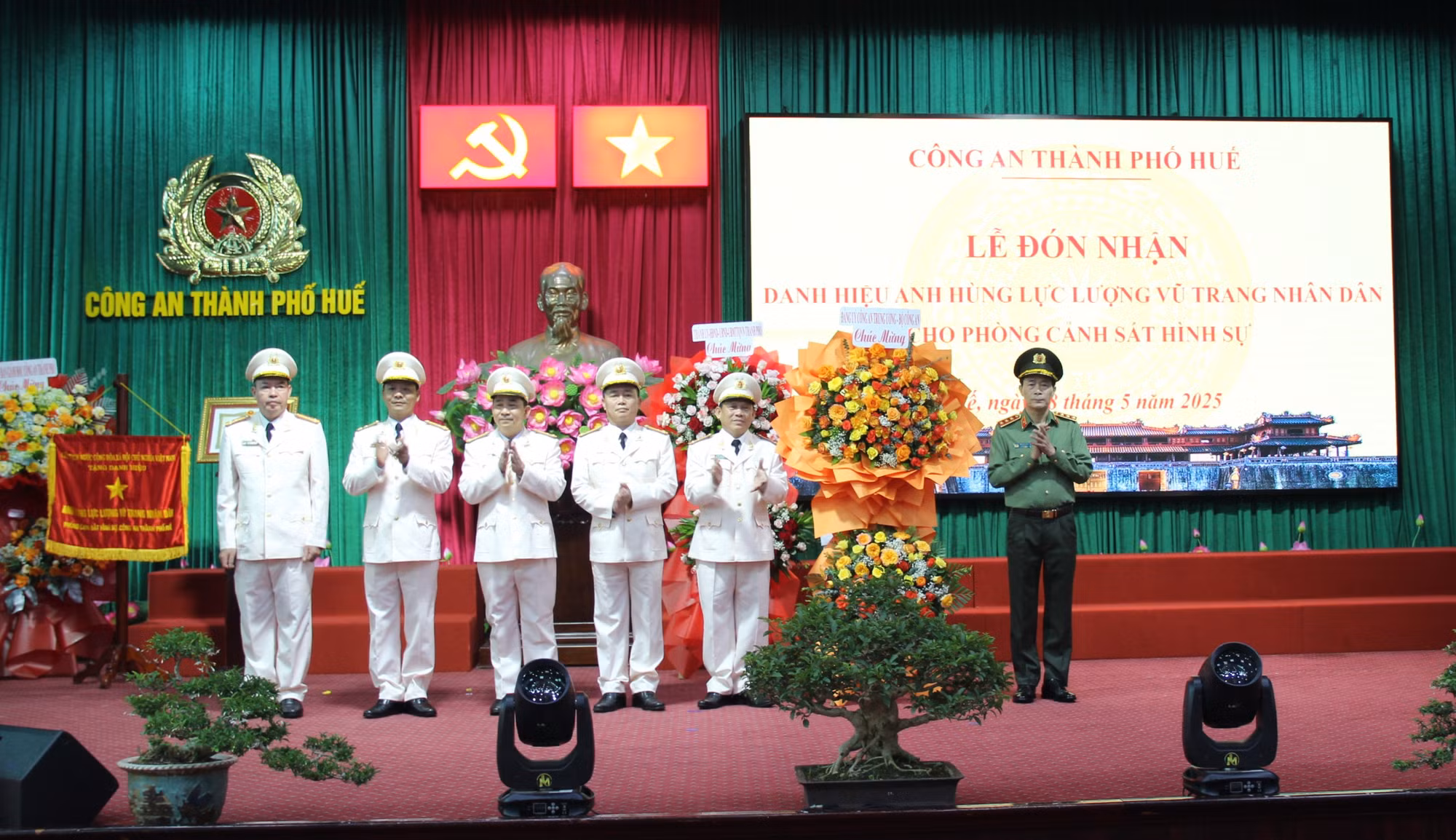 Phòng Cảnh sát hình sự Công an TP Huế đón nhận danh hiệu Anh hùng Lực lượng vũ trang nhân dân -0