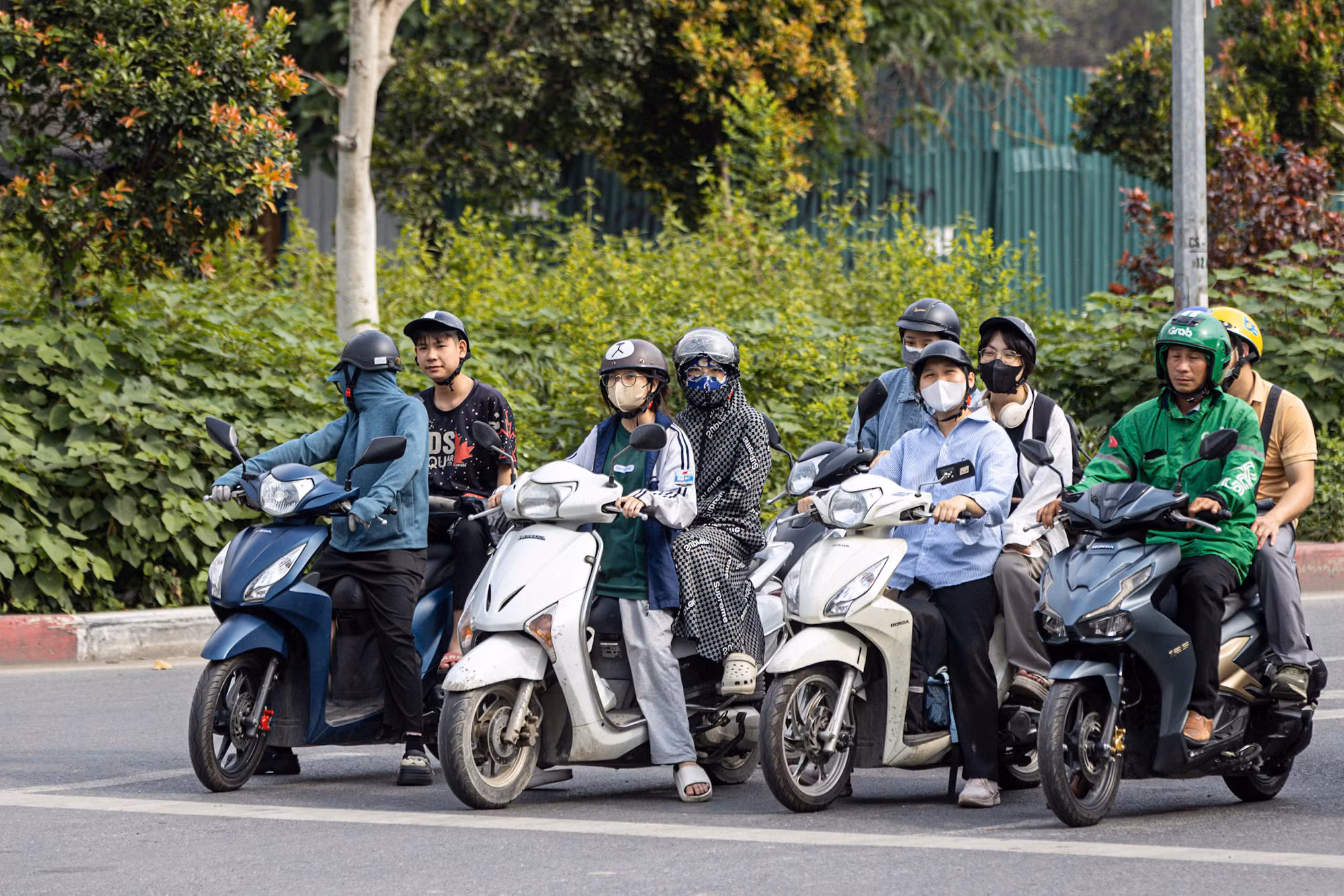 CSGT Hà Nội đặt máy quay ở ngã tư, ghi hình vi phạm -0