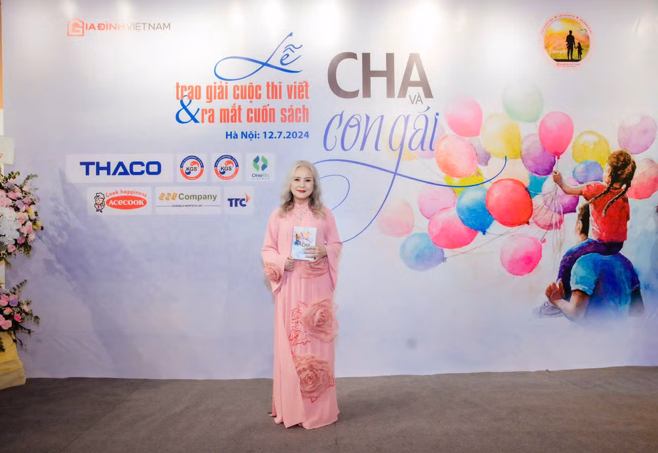 NSND Hoàng Cúc: Dù mai tận thế thì đêm nay sen vẫn gieo trồng -0
