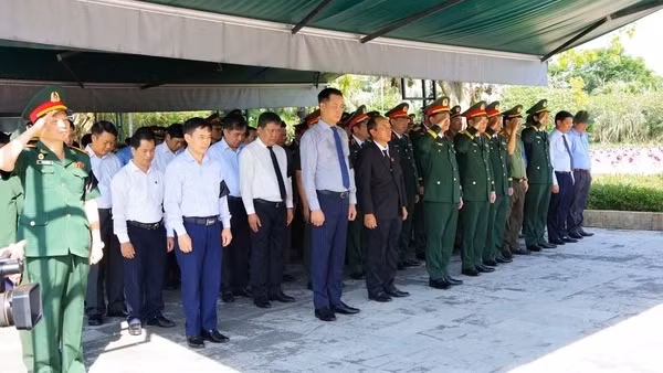 An táng 17 hài cốt liệt sĩ quân tình nguyện và chuyên gia Việt Nam hy sinh tại Lào