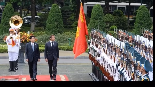 Lễ đón Tổng thống Pháp Emmanuel Macron thăm cấp nhà nước tới Việt Nam