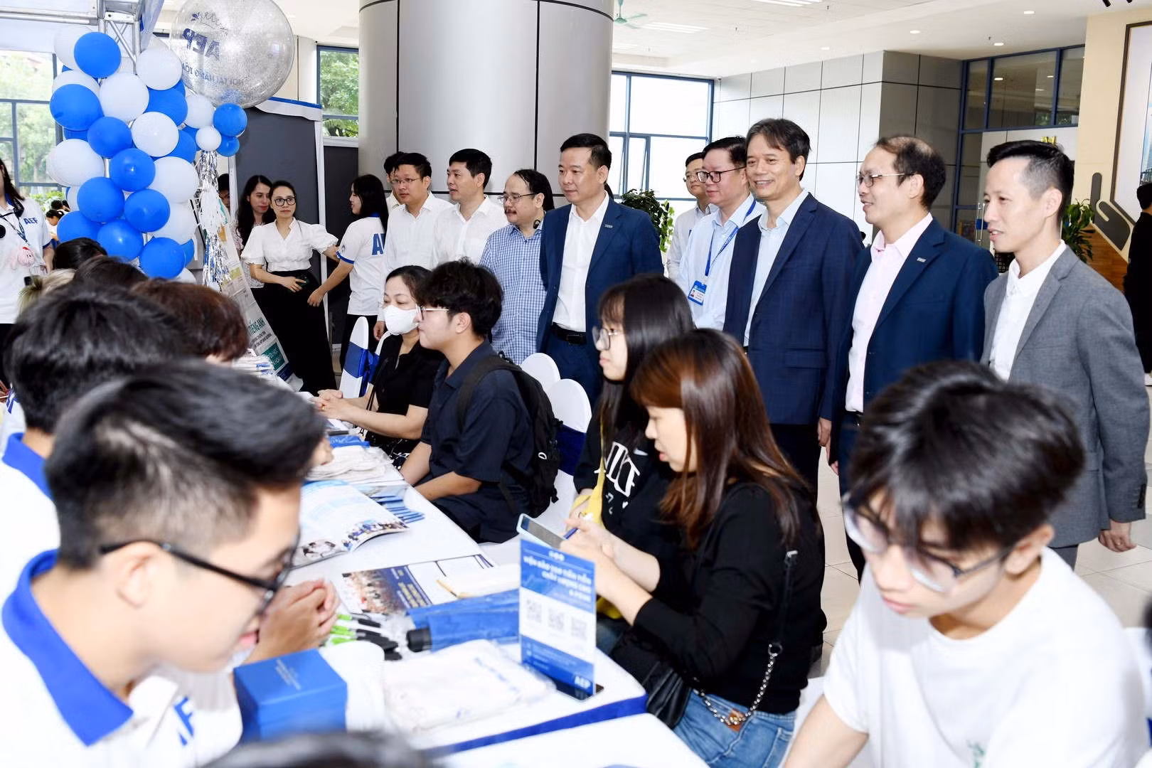 Đại học Kinh tế Quốc dân thu gọn tổ hợp xét tuyển, tuyển sinh 8.500 chỉ tiêu -0