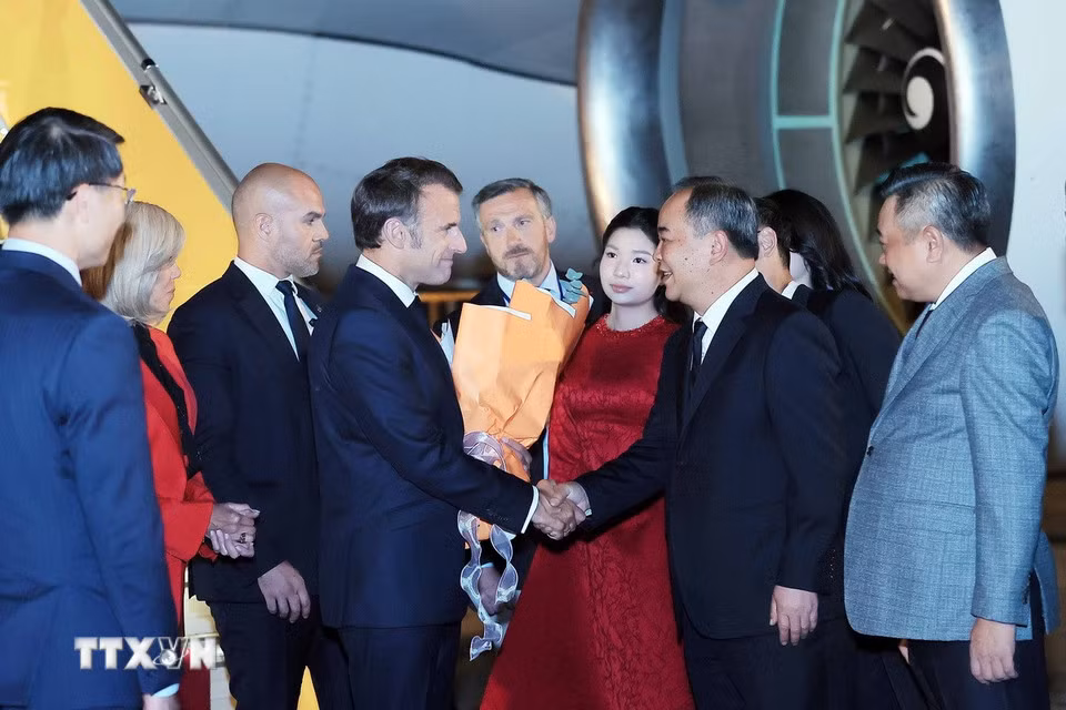 Tổng thống Pháp Emmanuel Macron và phu nhân bắt đầu thăm cấp nhà nước Việt Nam -0
