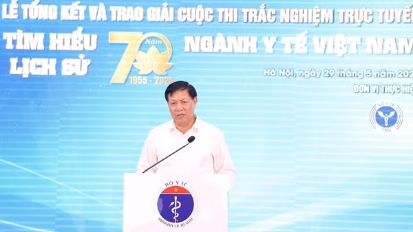 Trao giải Cuộc thi trắc nghiệm tìm hiểu lịch sử 70 năm ngành Y tế Việt Nam