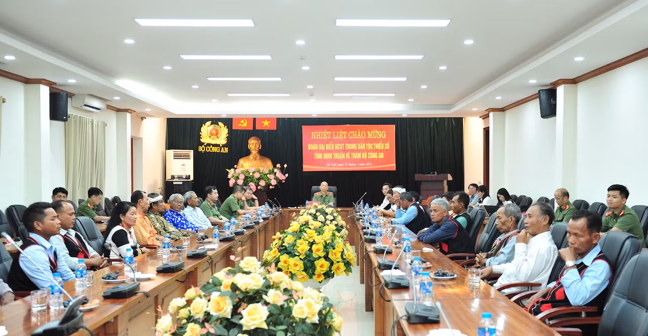 Người có uy tín tỉnh Ninh Thuận tích cực tham gia bảo vệ an ninh trật tự -0
