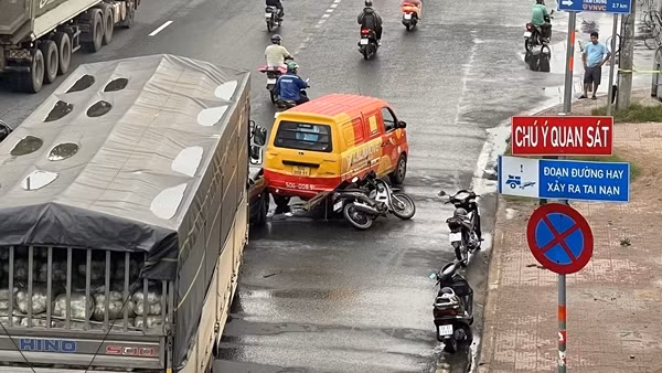 Tông liên hoàn trước chợ đầu mối nông sản, 2 người tử vong
