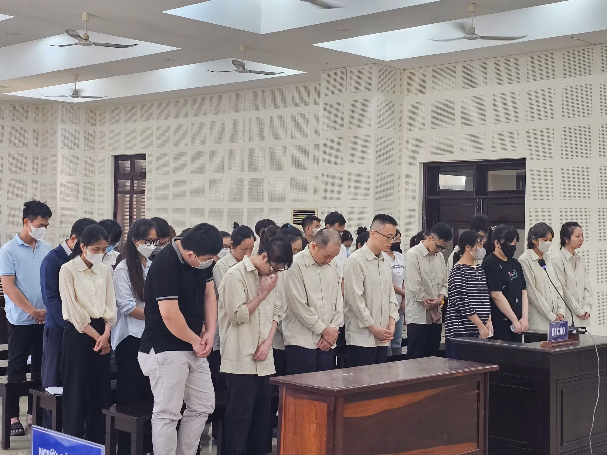 Trục xuất ông trùm đường dây 
