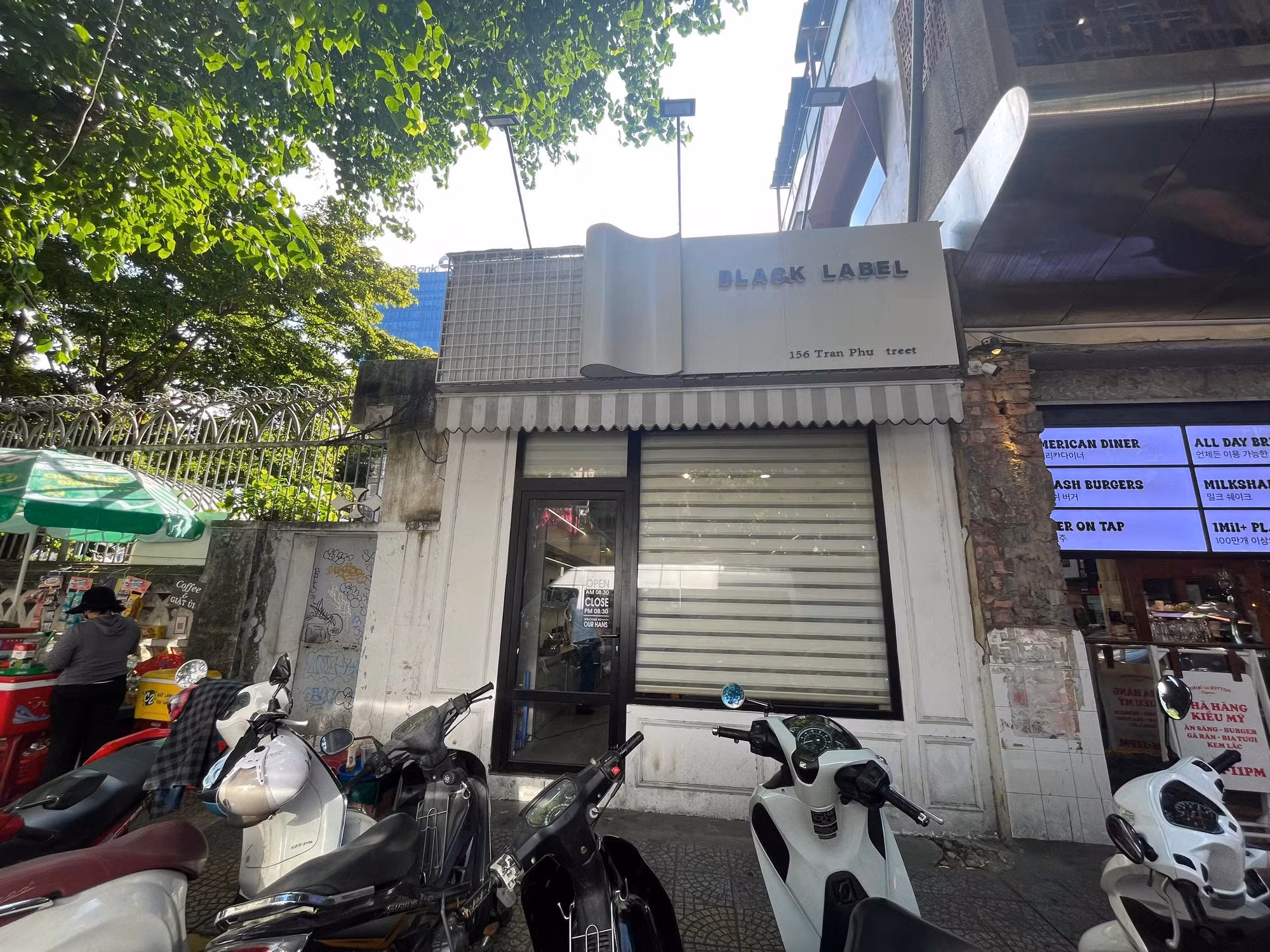 Công khai bán hàng thời trang giả tại các tuyến phố du lịch ở Đà Nẵng -0
