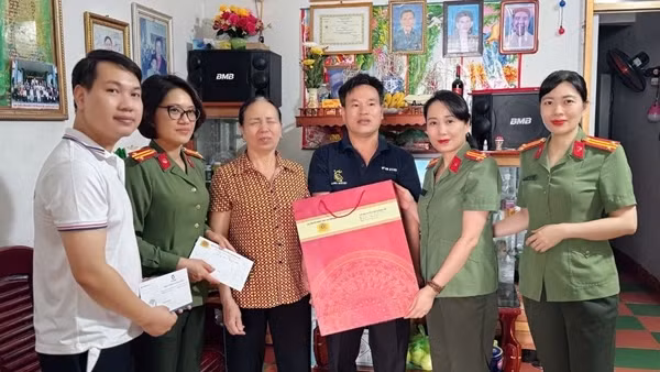 Hội Phụ nữ Cục Truyền thông CAND tri ân thân nhân gia đình liệt sĩ