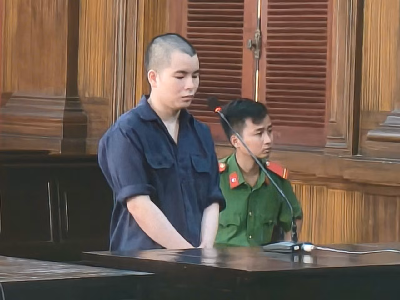 Kẻ mua xăng về đốt bạn gái lãnh án chung thân -0
