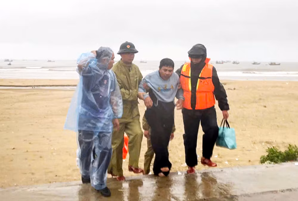 Tìm thấy thêm 9 thuyền viên mất tích trong vụ chìm tàu ở Vũng Áng -0