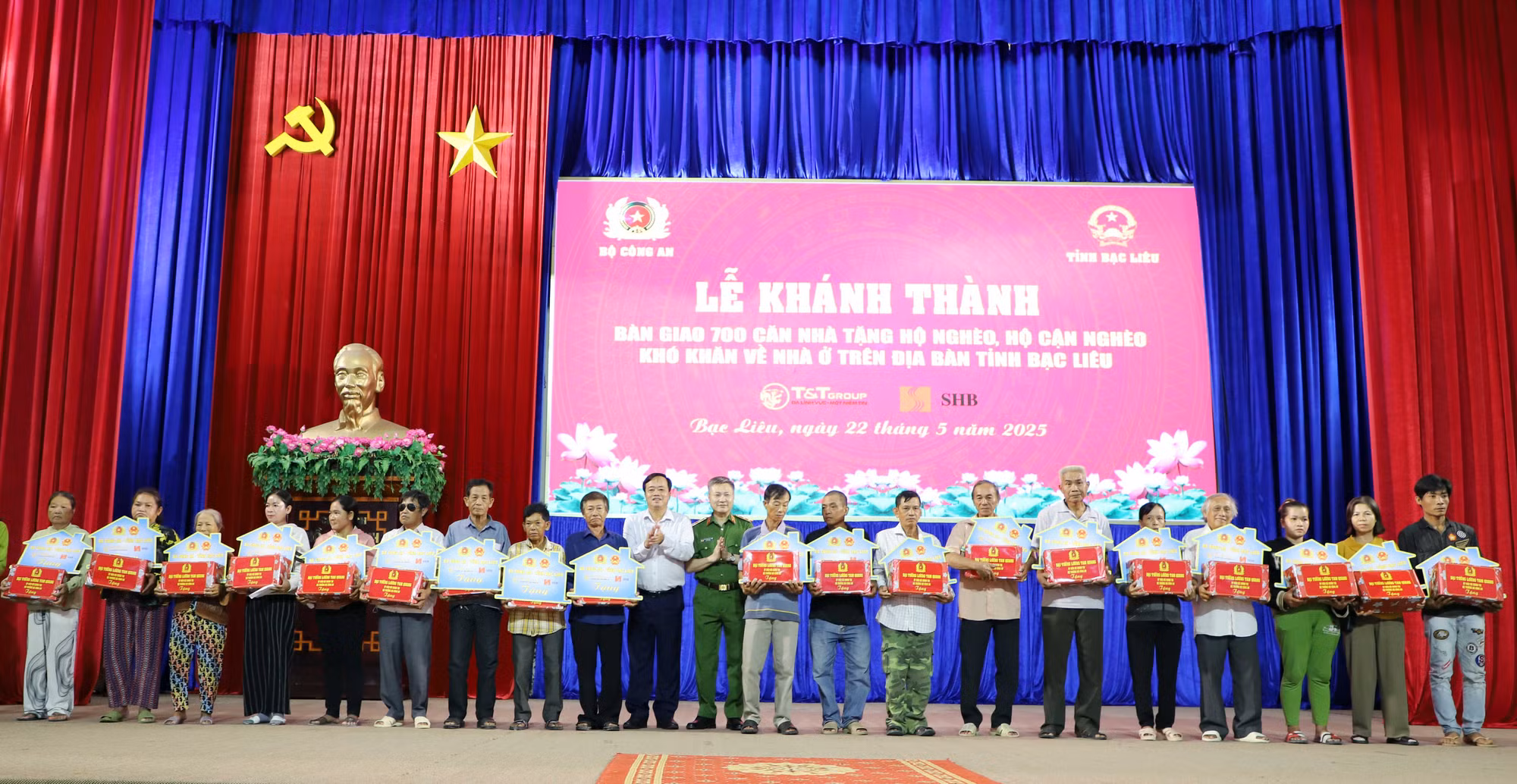 Bàn giao 700 căn nhà tặng các hộ gia đình khó khăn về nhà ở trên địa bàn tỉnh Bạc Liêu -0