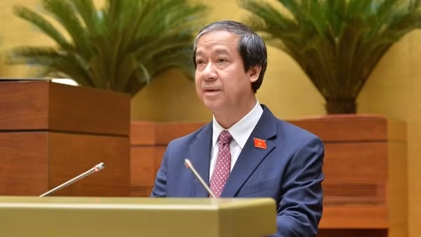 Miễn học phí đối với học sinh công lập, hỗ trợ học phí cho học sinh dân lập, tư thục