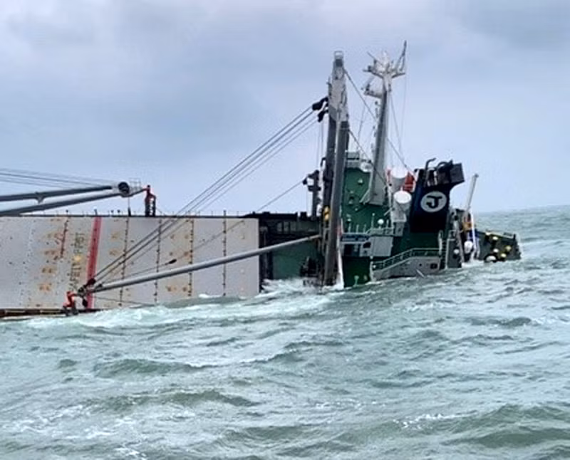 Chìm tàu ở Vũng Áng, 10 người mất tích trên biển -0