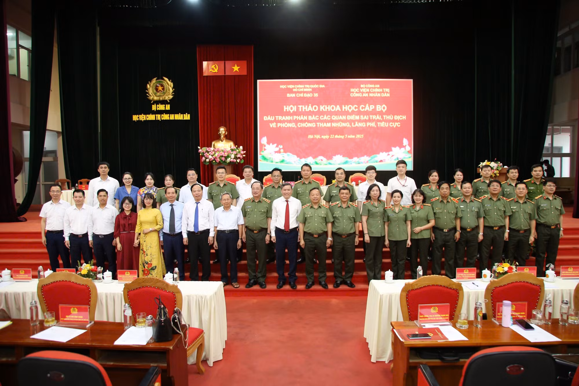 Phối hợp nhiều lực lượng trong đấu tranh phản bác các quan điểm sai trái về phòng, chống tham nhũng, tiêu cực, lãng phí -0