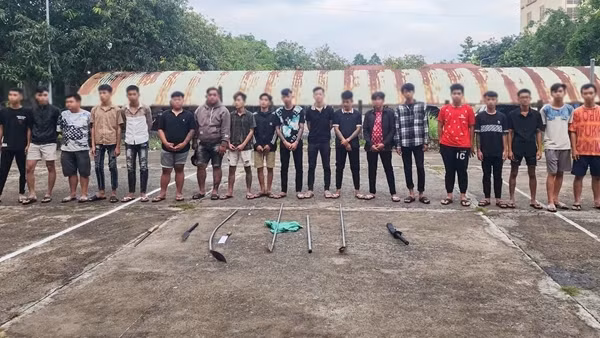 Cảnh sát hình sự ngăn chặn nhóm thanh niên mang hung khí đến tận nhà uy hiếp con nợ