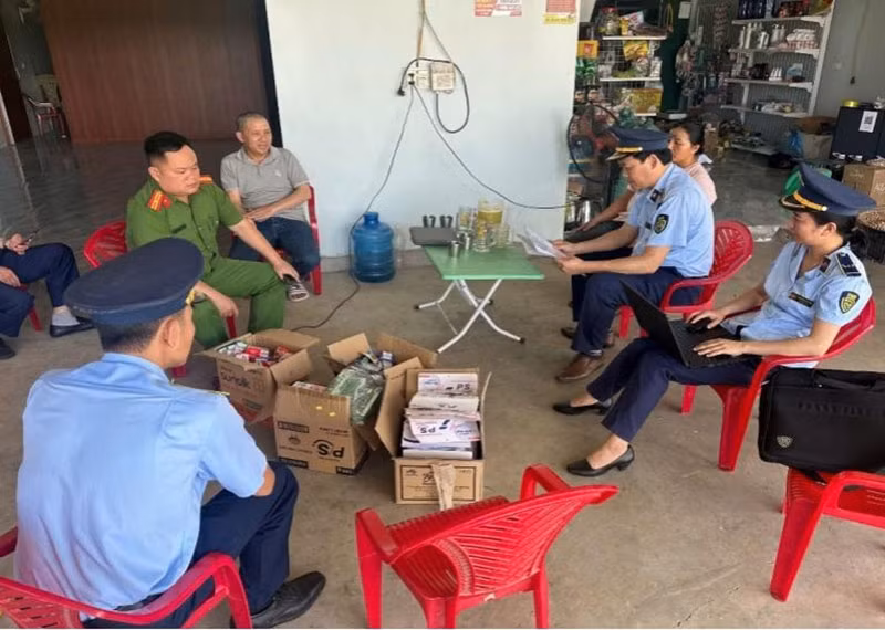 Lực lượng Quản lý thị trường “tổng lực” tấn công buôn lậu, hàng giả -1