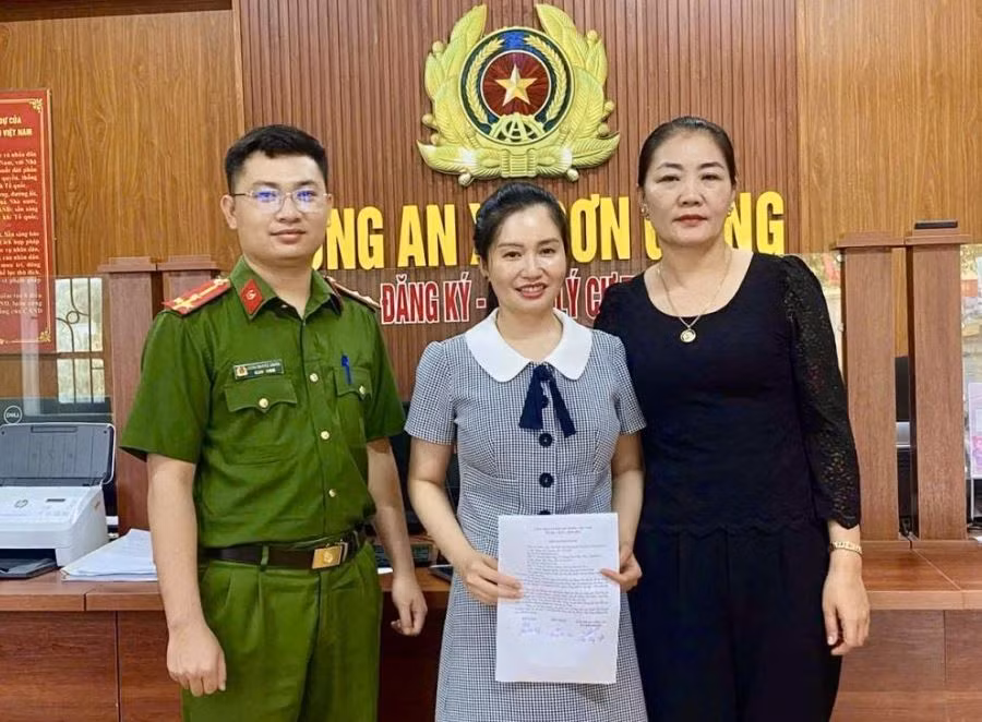 Công an xã hỗ trợ người dân trả lại tiền cho người chuyển nhầm 1.5 tỷ đồng -0
