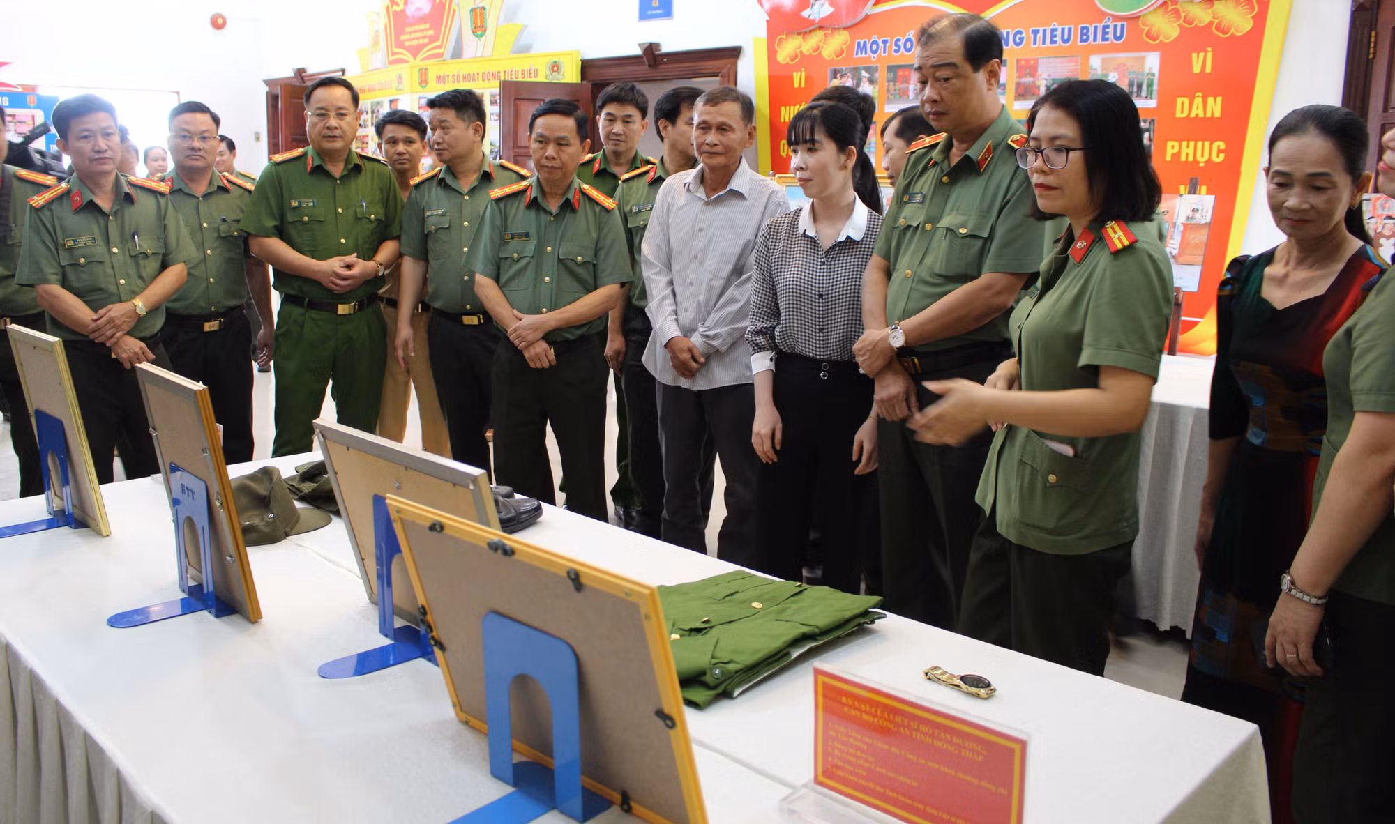 Tiếp nhận kỷ vật liệt sĩ và hiện vật truyền thống từ Công an 3 tỉnh Đồng Nai, Đồng Tháp và Long An -0