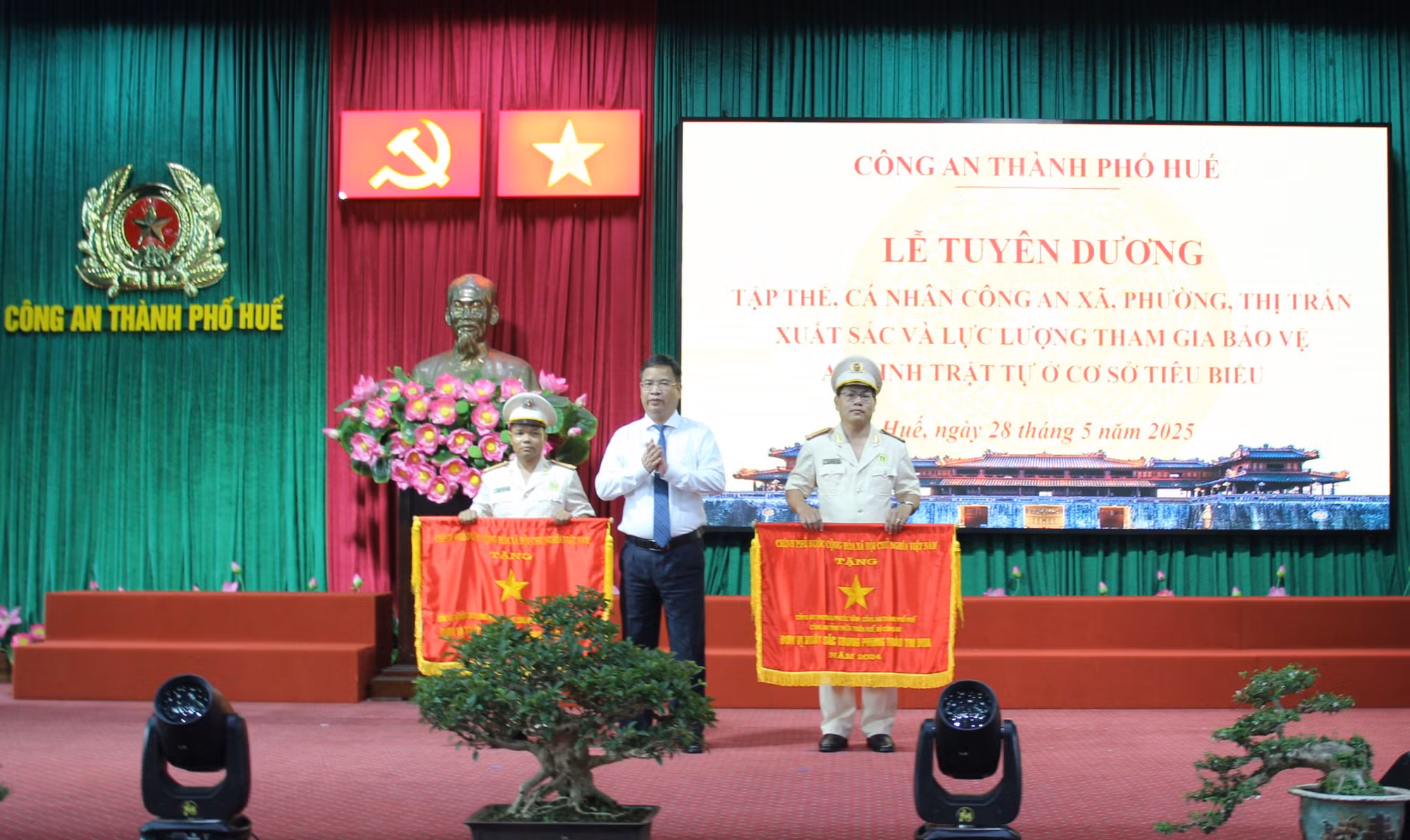 Tuyên dương nhiều tập thể Công an cấp xã và cá nhân tiêu biểu trong công tác đảm bảo ANTT ở cơ sở -0